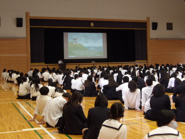 住吉商業高等学校での出前授業の様子