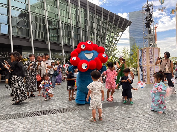 梅田ゆかた祭のミャクミャク