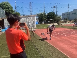 短距離走のスタートを撮影