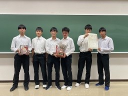 優勝チームの集合写真