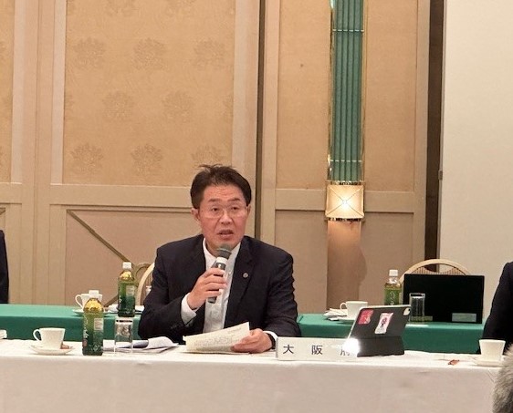 発言する紀田副議長