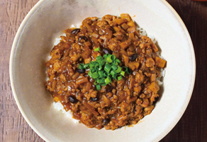 3種の根菜入り豆鼓そぼろ丼