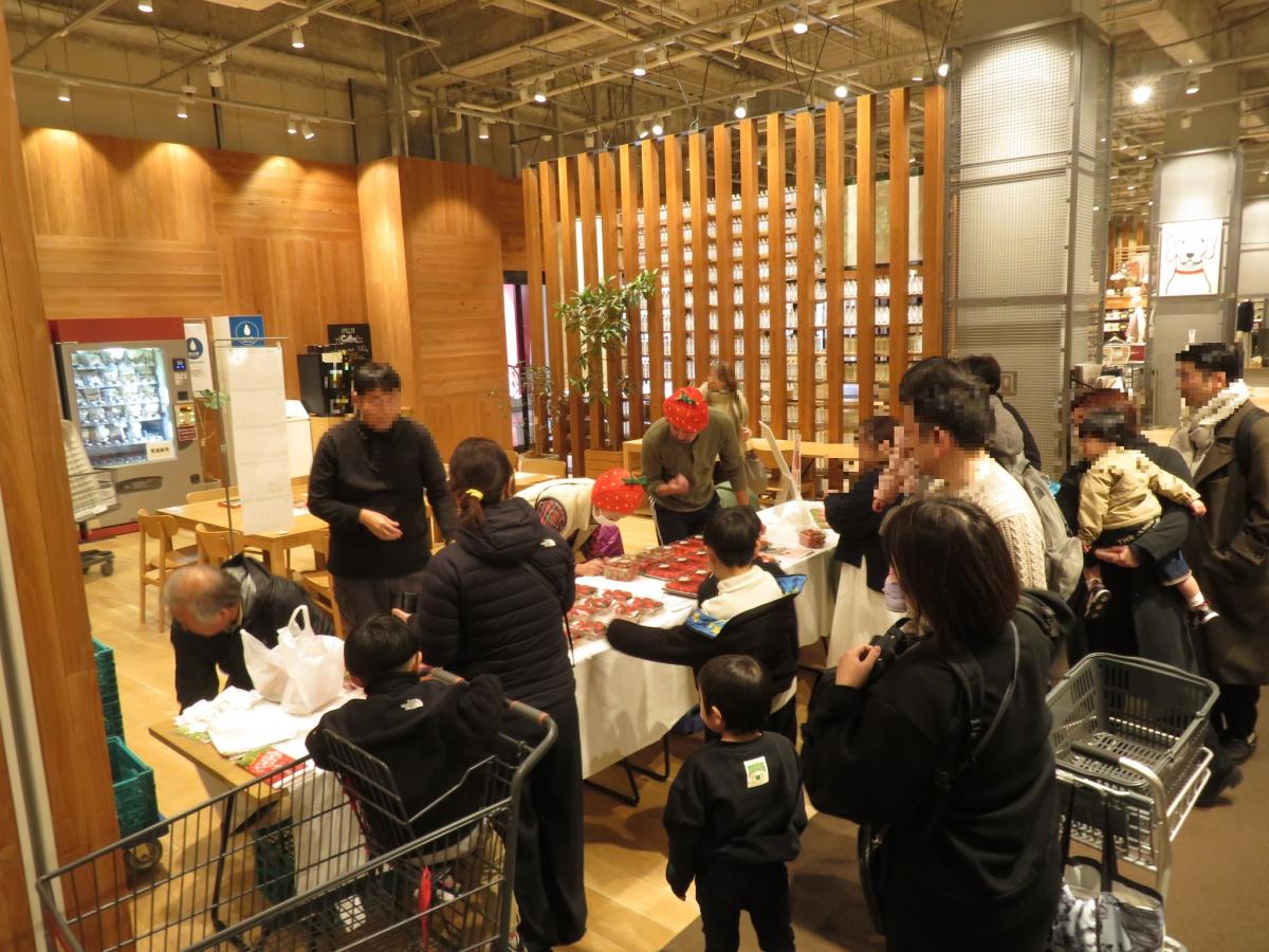 いちご販売風景