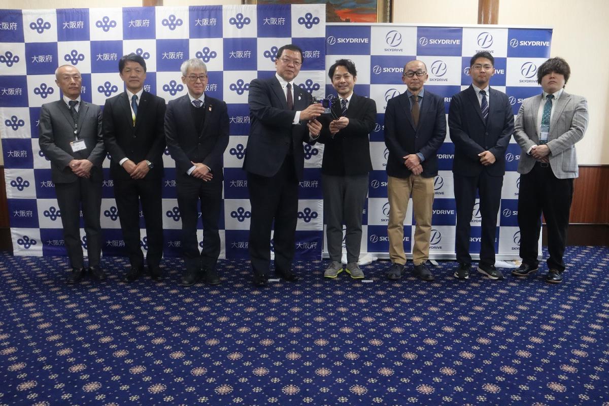 出席者とドローン