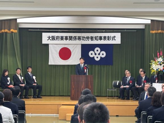 祝辞を述べる中井副議長