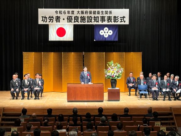 祝辞を述べる中井副議長