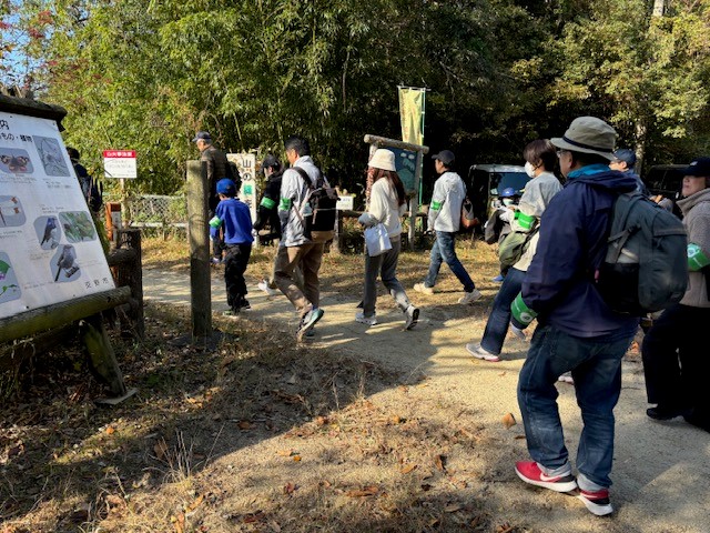 活動地へ移動している様子の画像