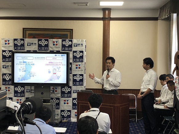 my door OSAKAの魅力について説明する知事