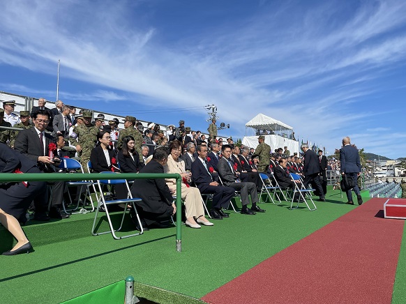 「陸上自衛隊中部方面隊創隊64周年記念行事」に出席する知事