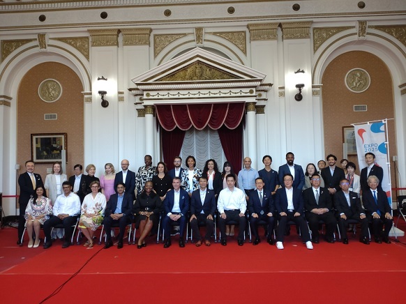 WAIFC代表団との集合写真