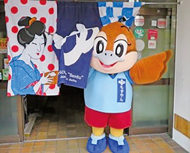 銭湯ののれんをめくるもずやんの画像